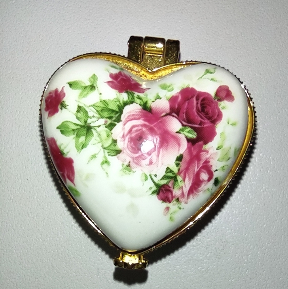 White Ceramic Heart Trinket Box Red Roses &  Gold Trim